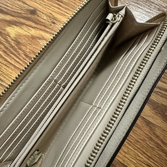 EUC Kate Spade Wristlet - Picture 5 of 9